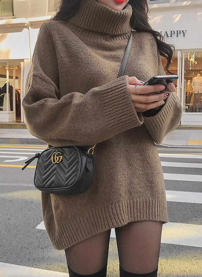 ルーズフィットタートルネックニット