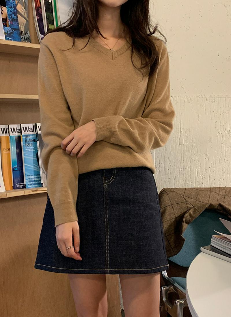 Vネックウールニット