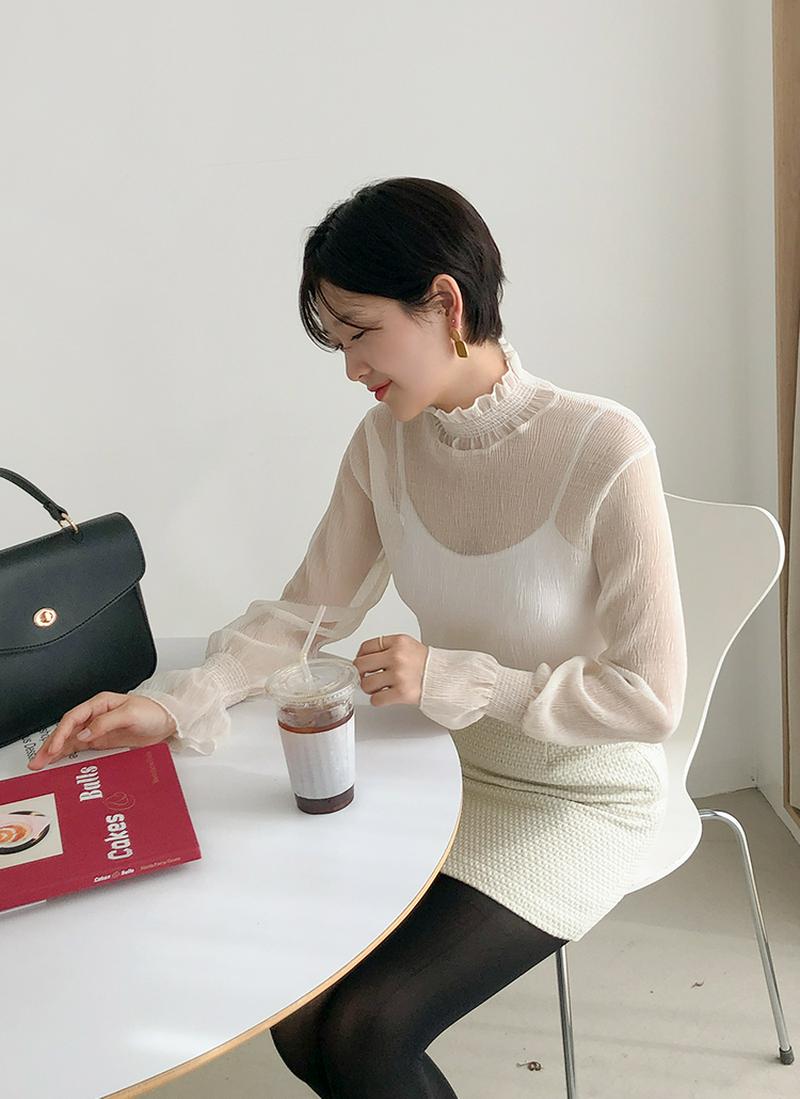 シャーリングシースルーブラウス