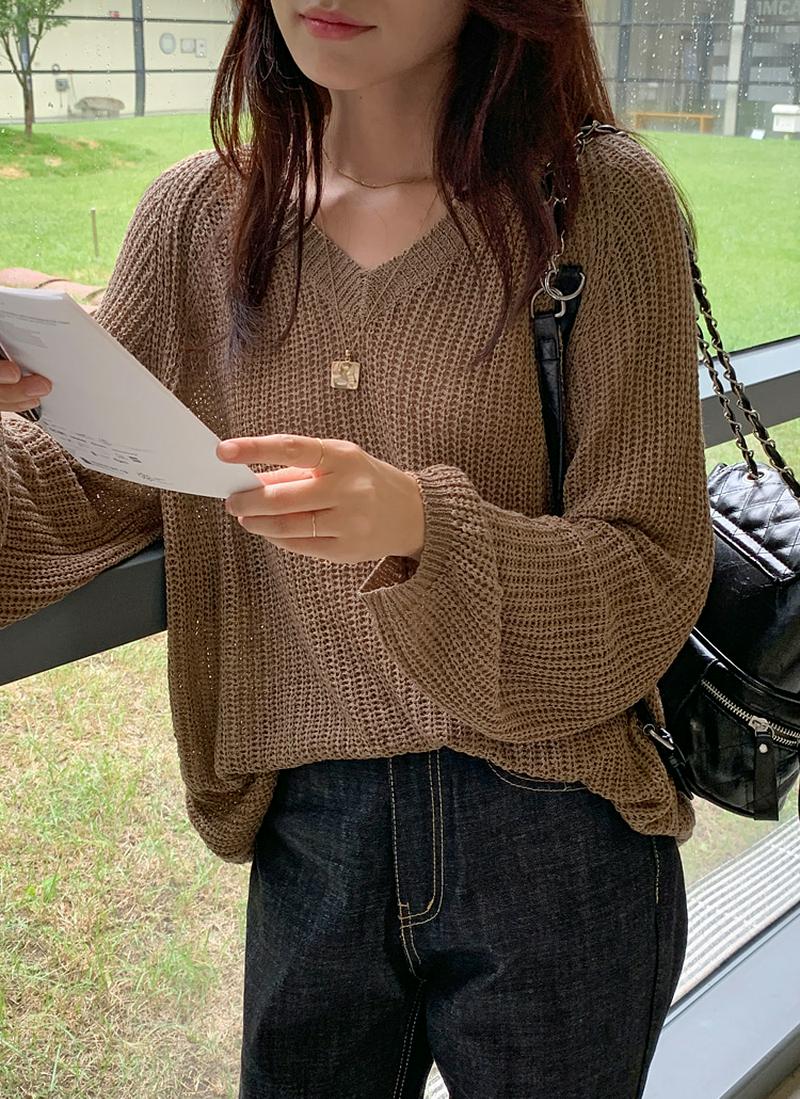 Vネックルーズフィットニット