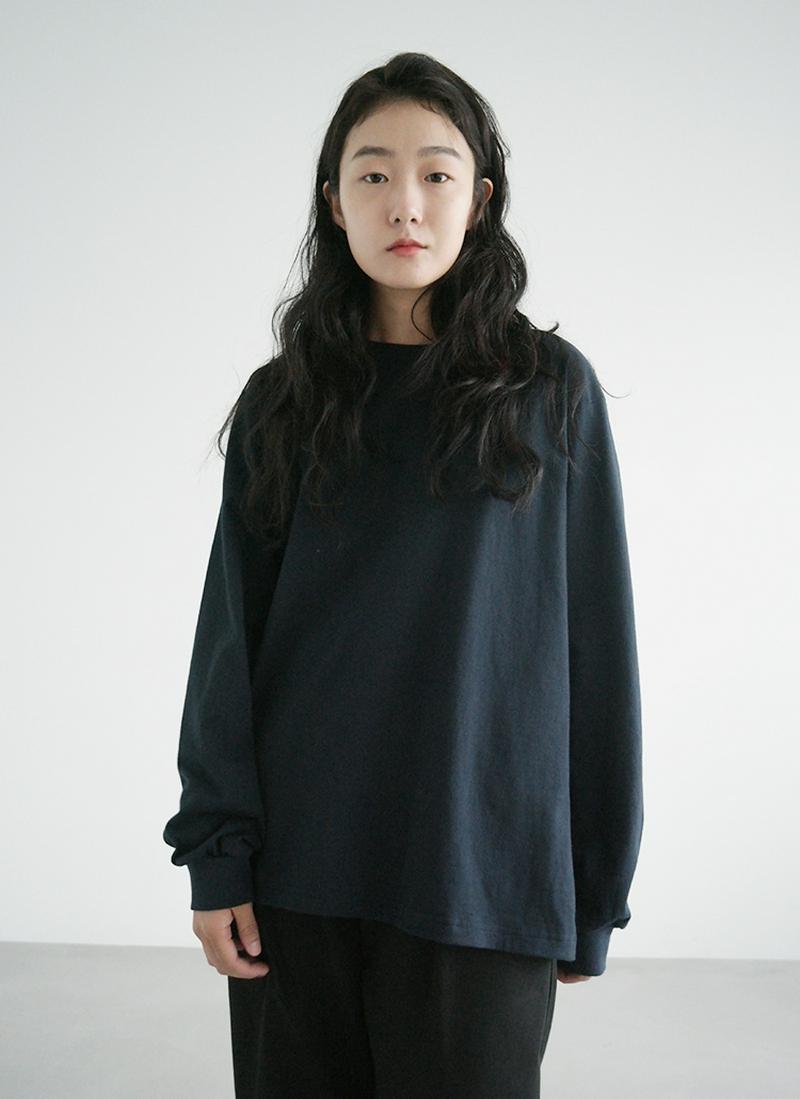 オーバーフィット長袖Tシャツ