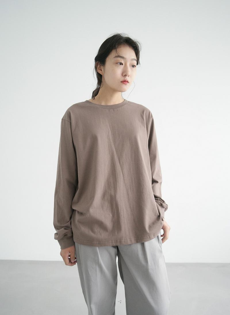 オーバーフィット長袖Tシャツ