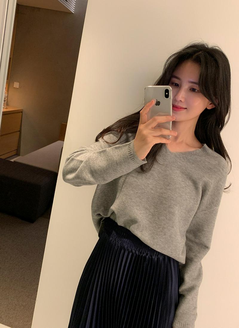 Vネックルーズフィットニット