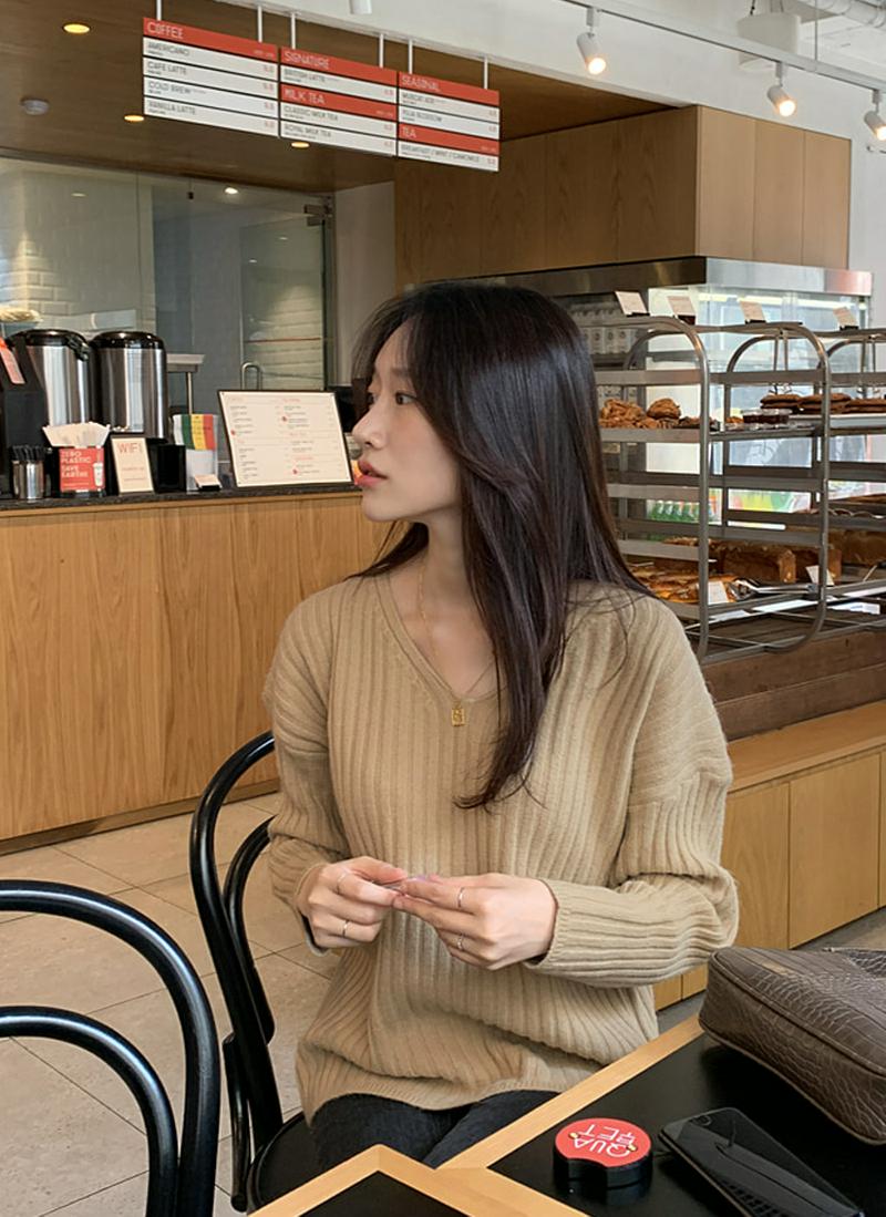 リブVネックニット