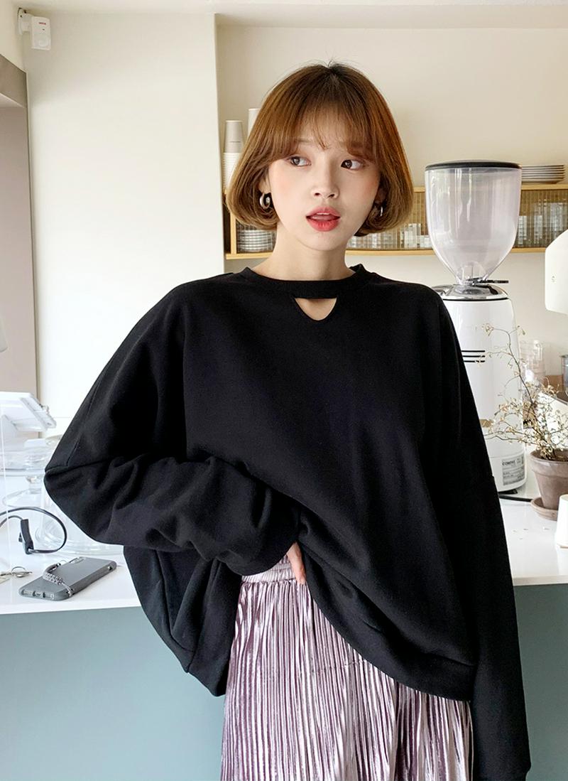 ネックカットスウェット・全3色 e55987 レディース【tops】【韓国 ファッション トップス スウェット トレーナー ラウンドネック ネックカット 長袖 ロングスリーブ ゆったり ルーズ オーバーサイズ ガーリー 可愛い 無地 カジュアル 秋 冬】
