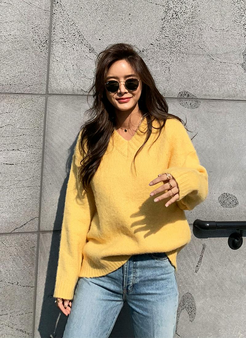 Vネックアクリル混ニット