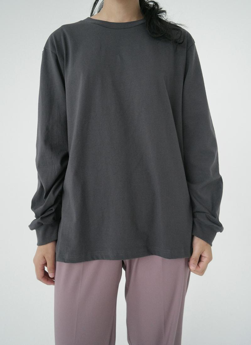 オーバーフィット長袖Tシャツ