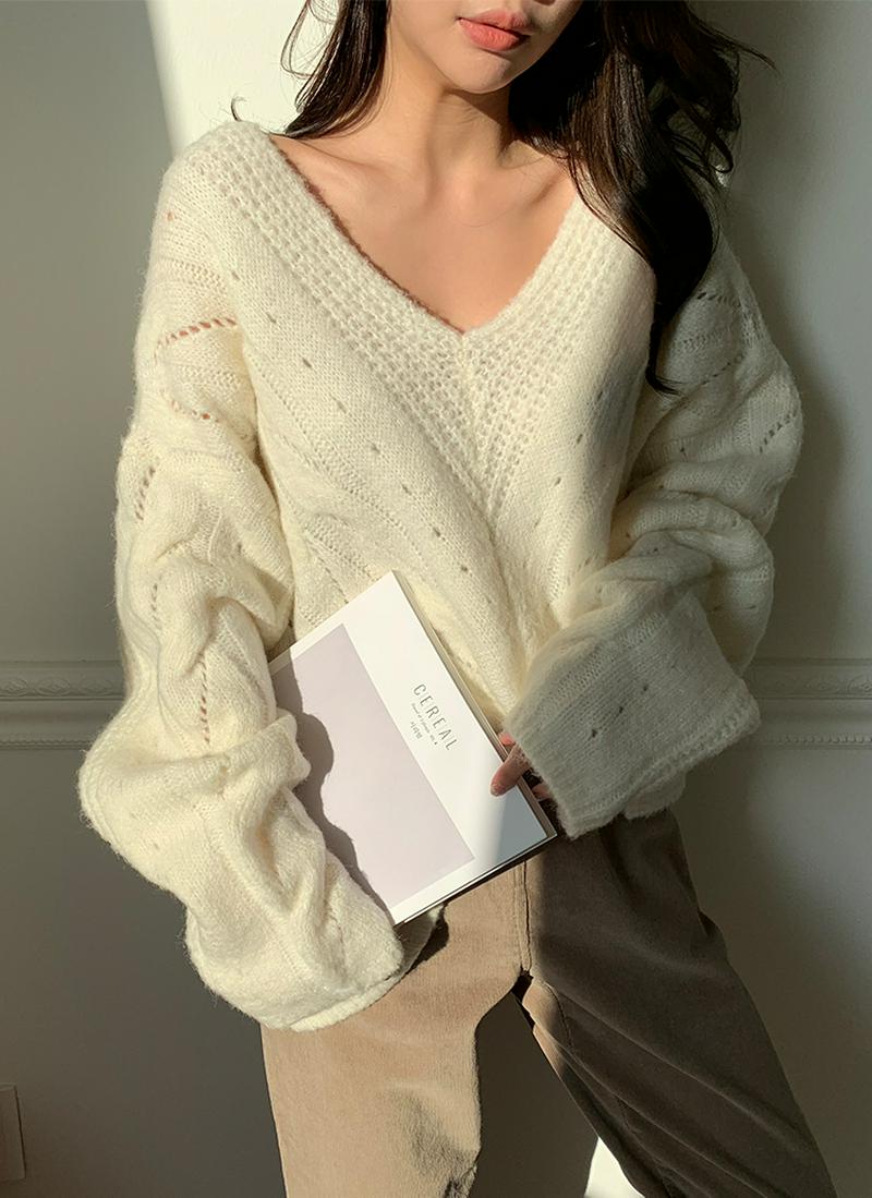 Vネックルーズツイストニット