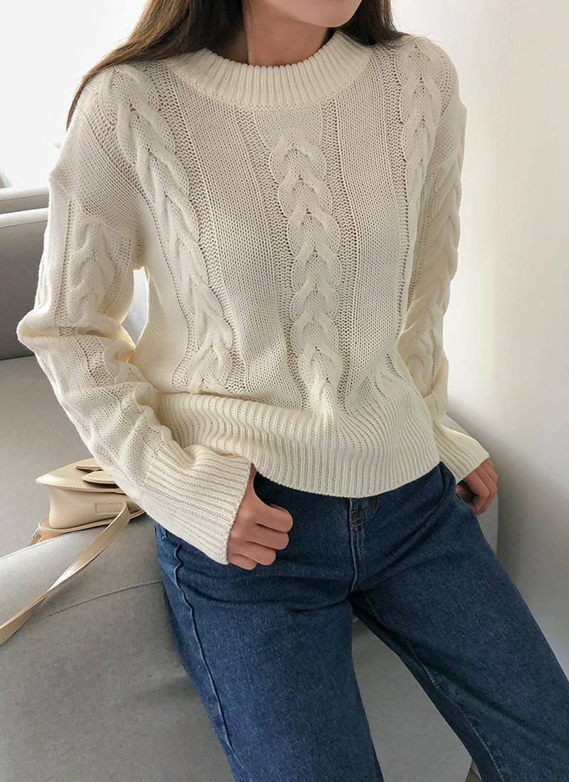 ツイストラインニット