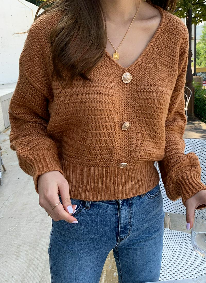 ボタンポイントVネックニット