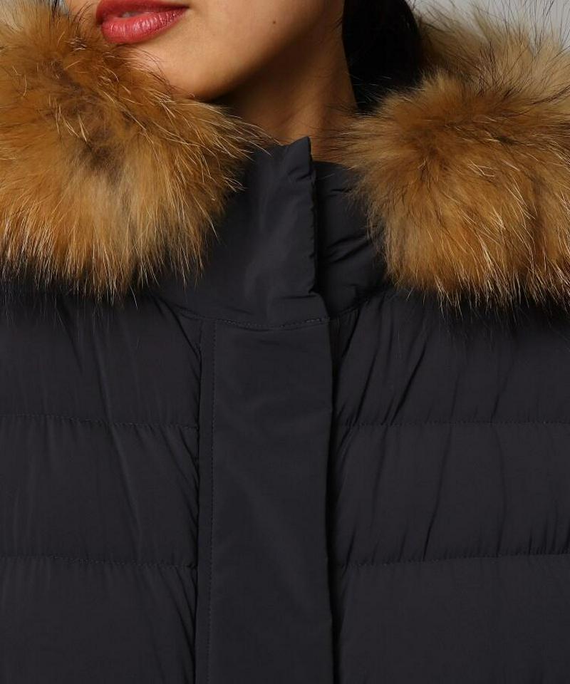 ヴィクトリアエアーストレッチダウンコート