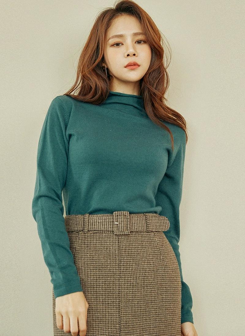 ロールハイネックニット