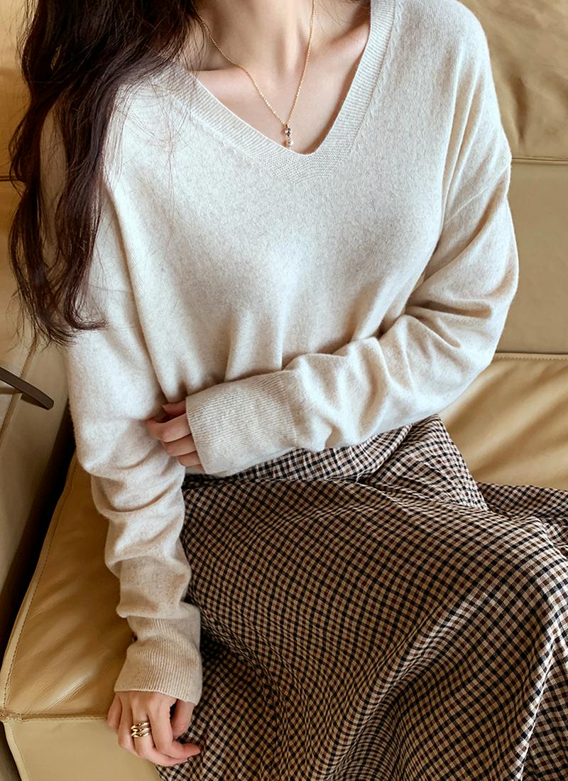 カシミヤ混Vネックニット