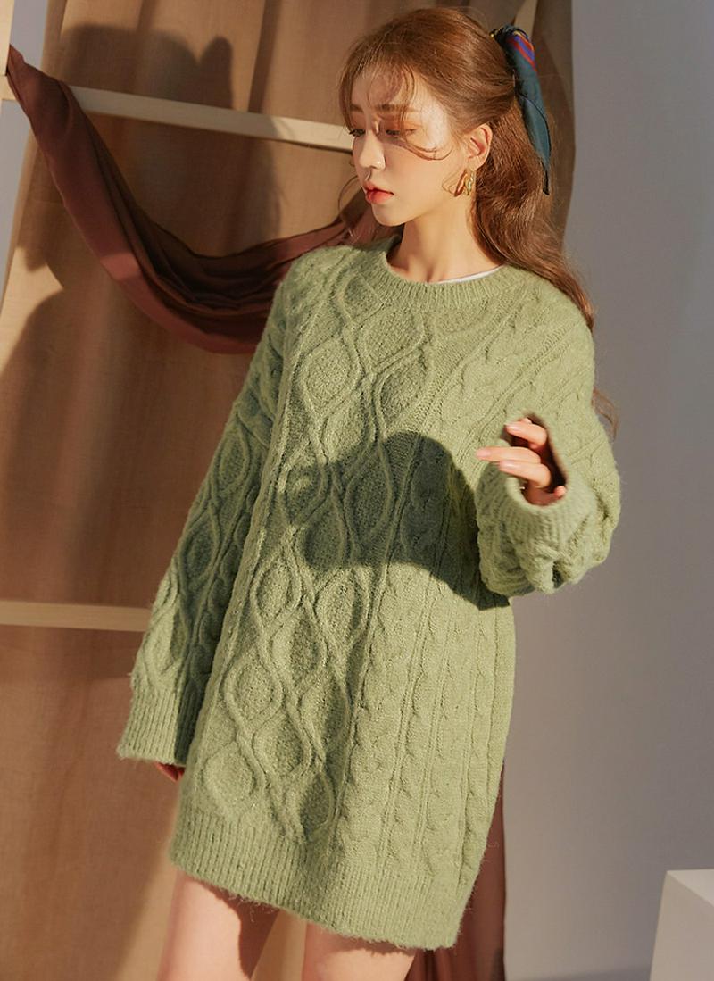 ツイストオーバーニット