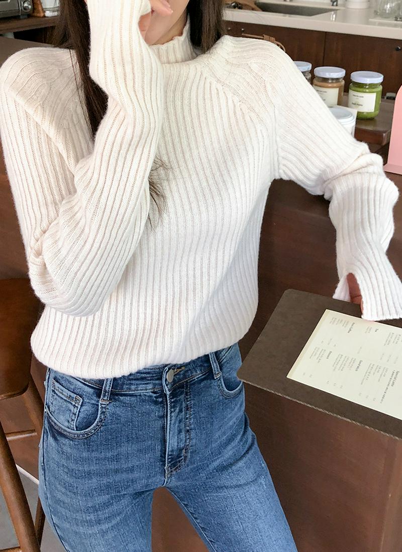 袖スリットハイネックニット
