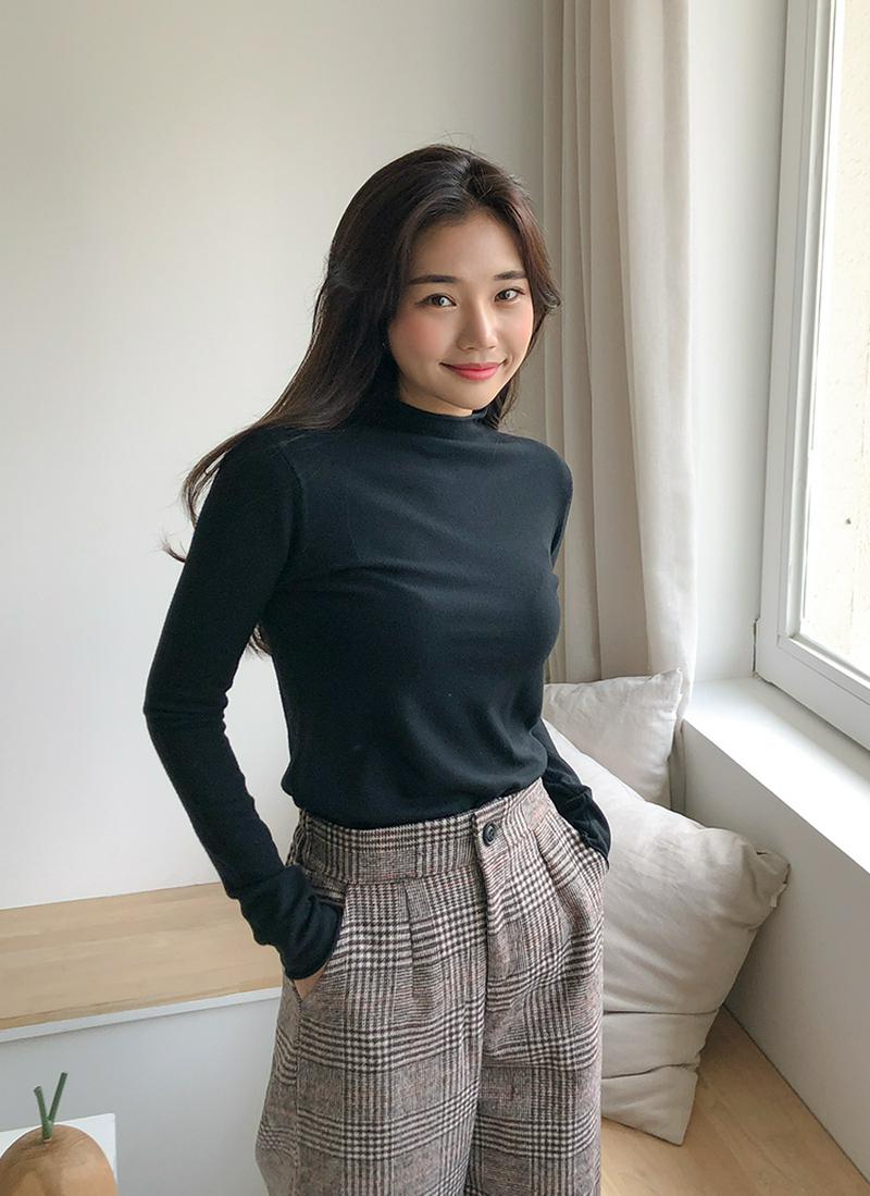 ロールヘムハイネックニット