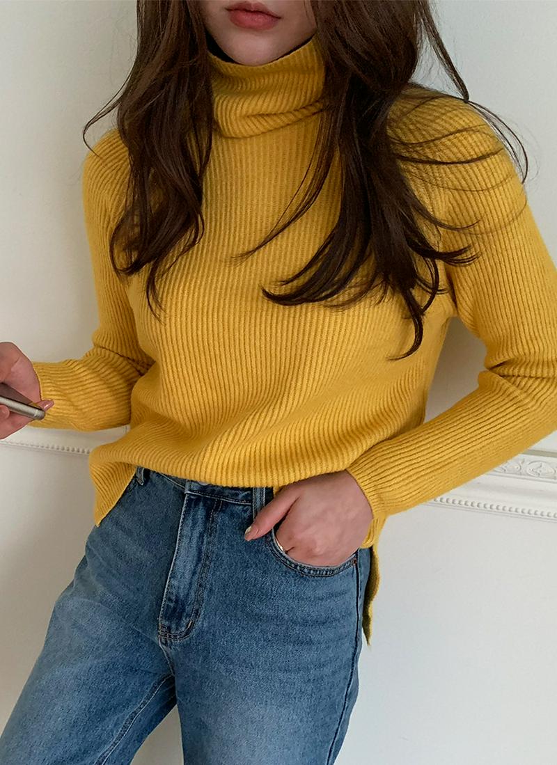 ルーズハイネックリブニット