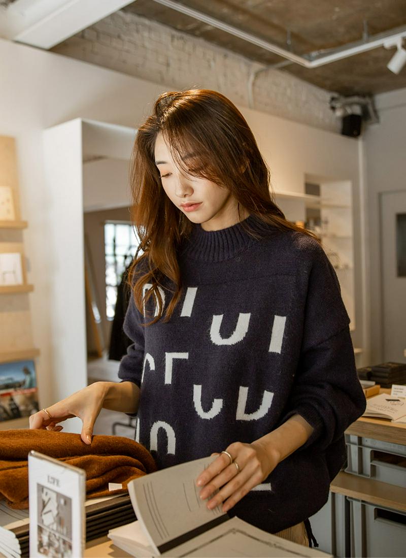 ハーフネックユニークパターンニット