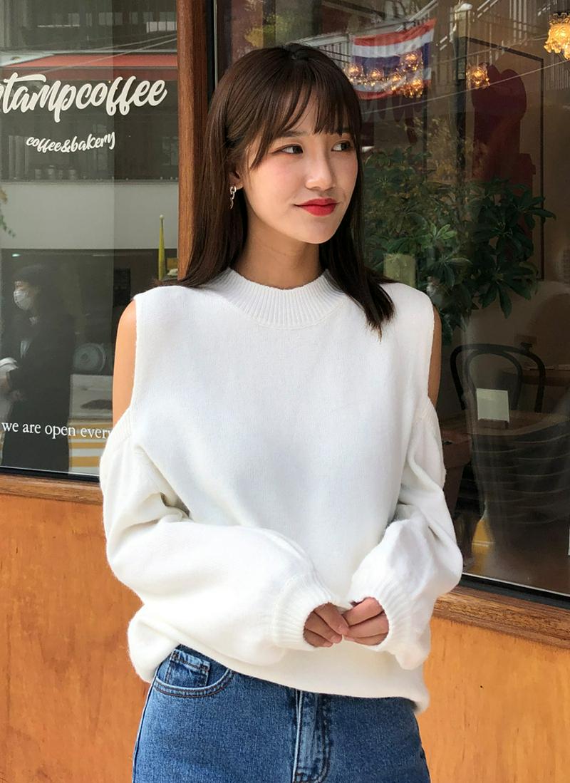 ショルダーカットアウトニット