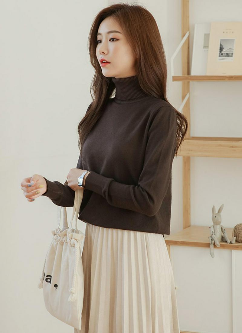 タートルネックアクリル混紡ニット