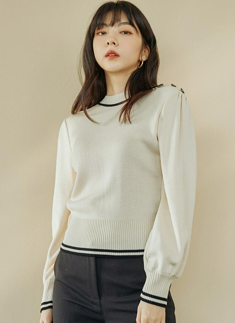 ボタンポイントパフスリーブニット