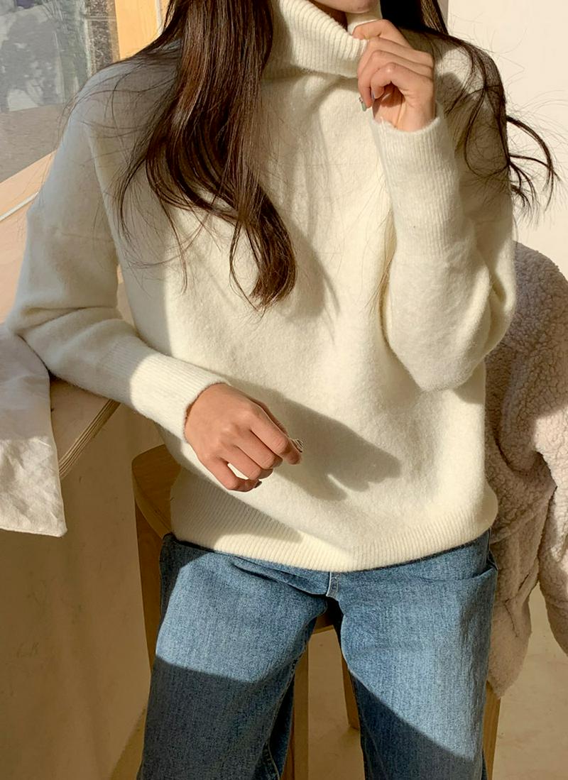 ソフトタートルネックニット