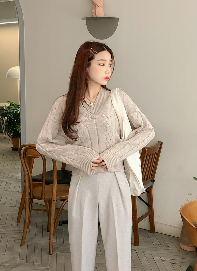 Vネックツイストニット