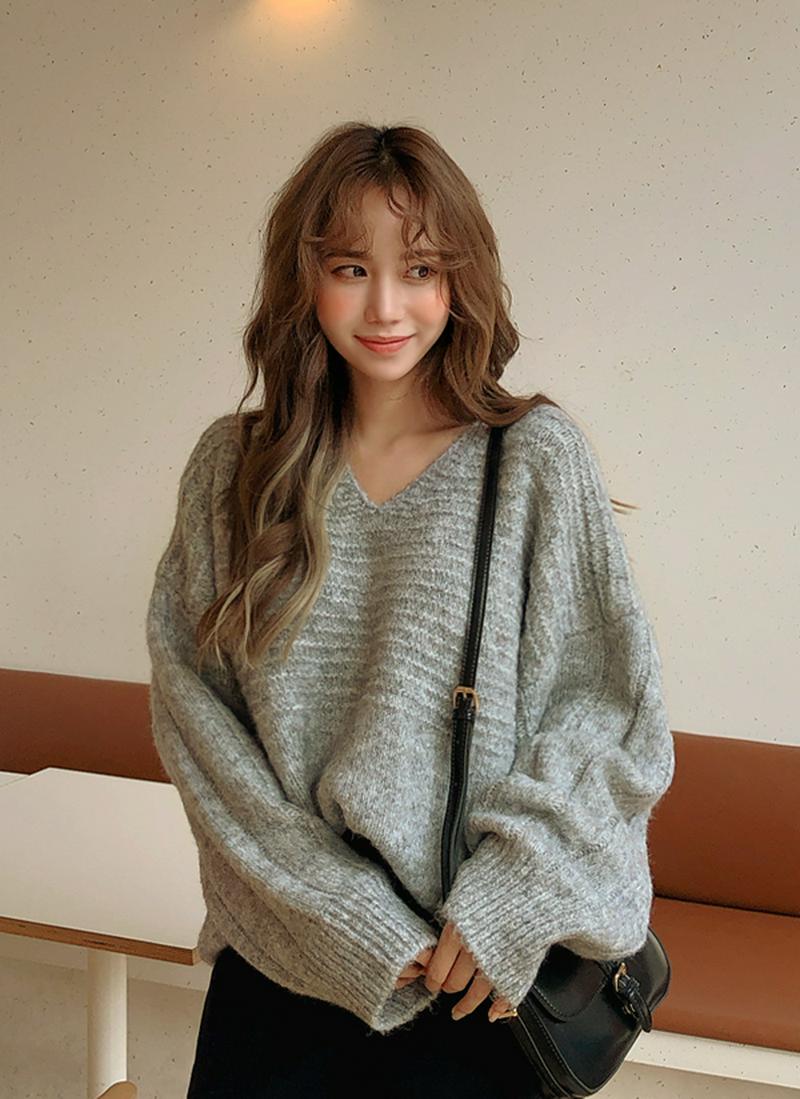 Vネックアクリルグレーカラーニット