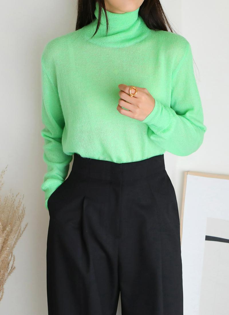 アルパカ混タートルネックニット