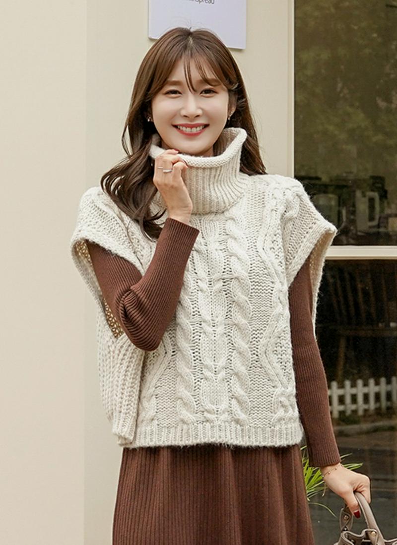 タートルネックケーブルニットべスト
