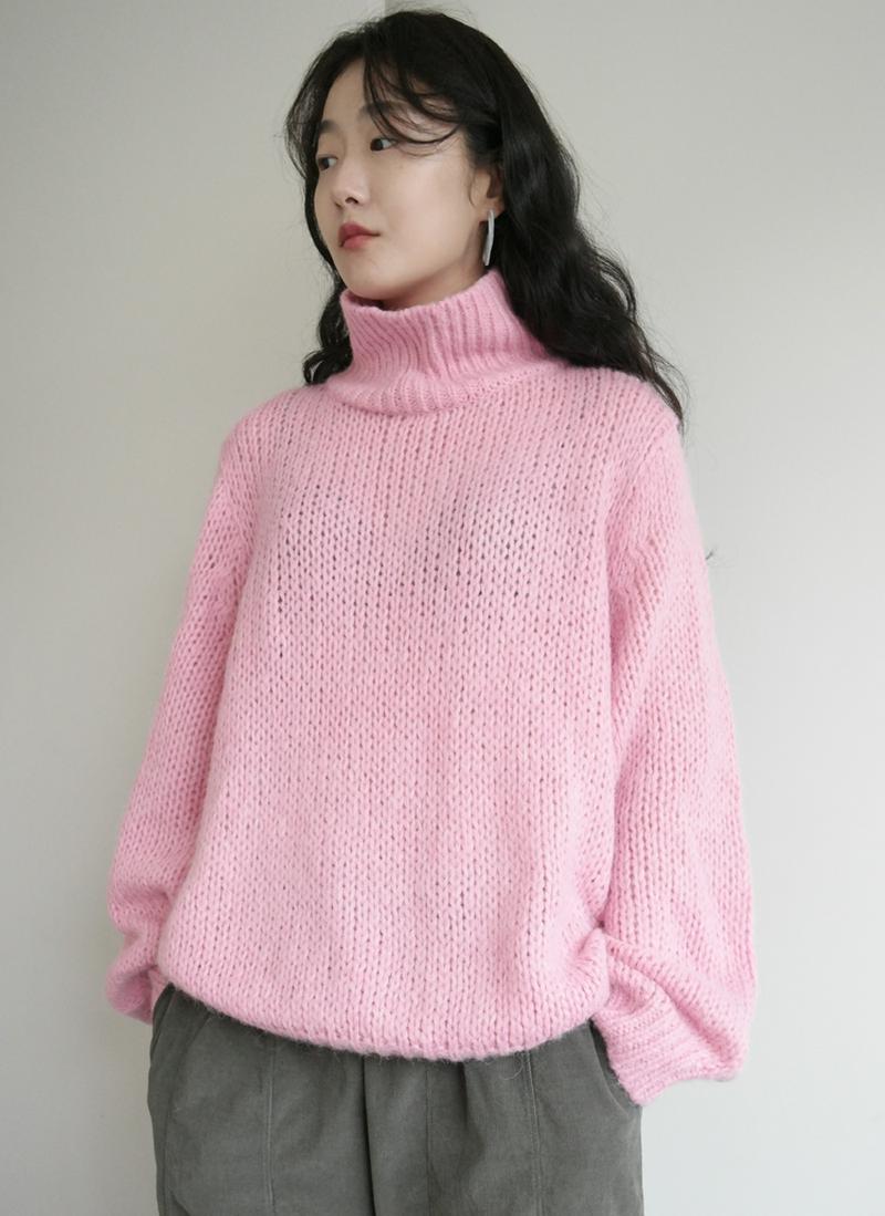 タートルネックオーバーフィットニット