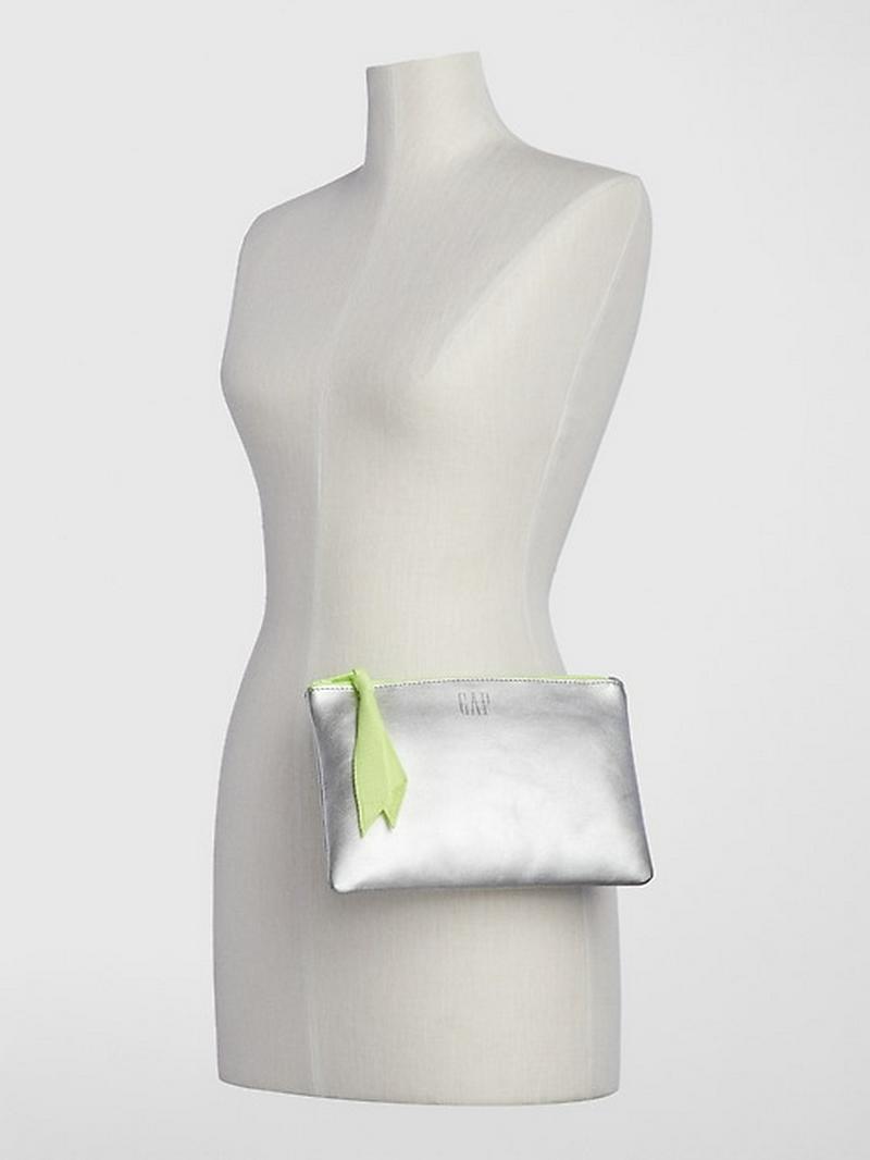 Gapロゴファスナーポーチ