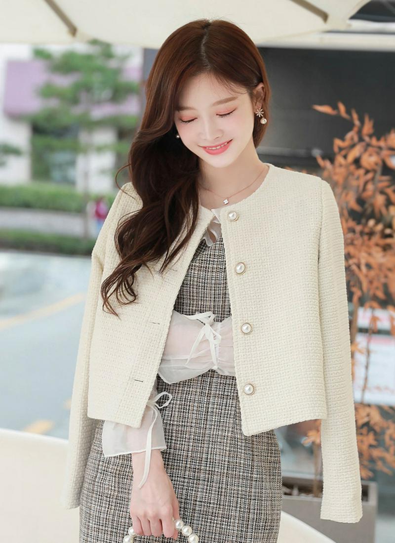 ノーカラーパール風ボタンジャケット