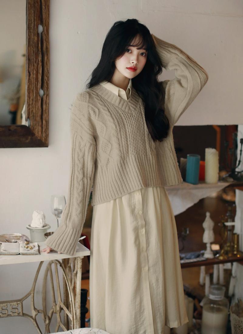 Vネックウール混ケーブルニット