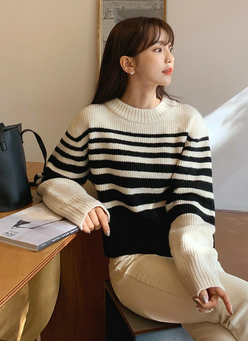 ボーダー配色ニット・全2色・e54184 レディース 【tops】 韓国 ファッション トップス ニット ラウンドネック ボーダー 配色ニット 配色 カジュアルコーデ シンプルニット シンプルコーデ ショート丈 ショート丈ニット カジュアル 秋 冬