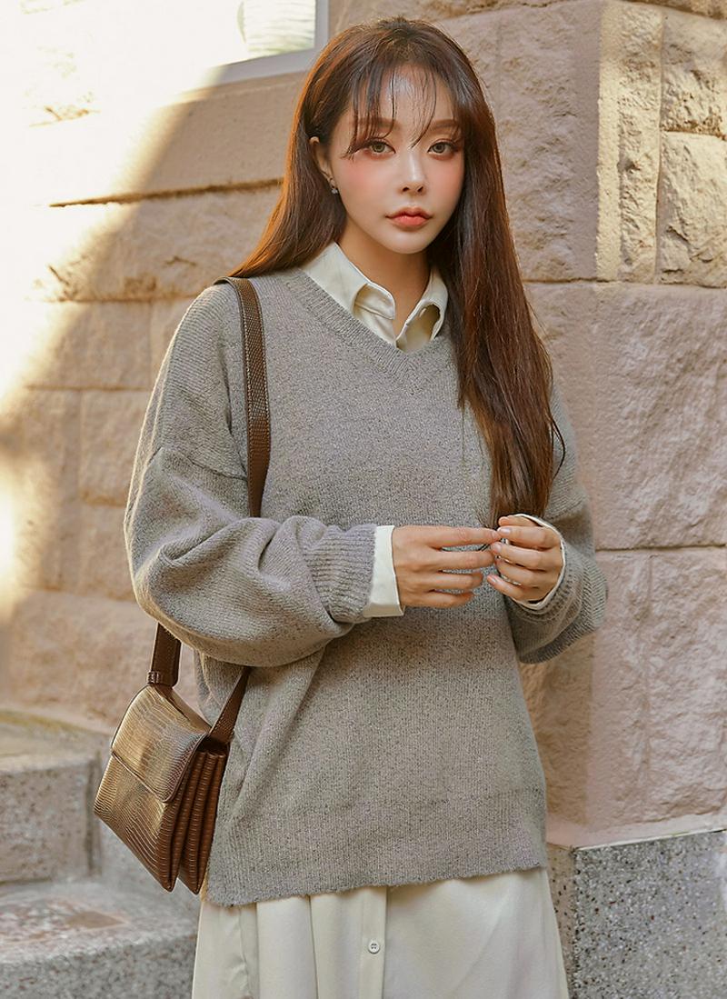 アクリル混Vネックルーズニット