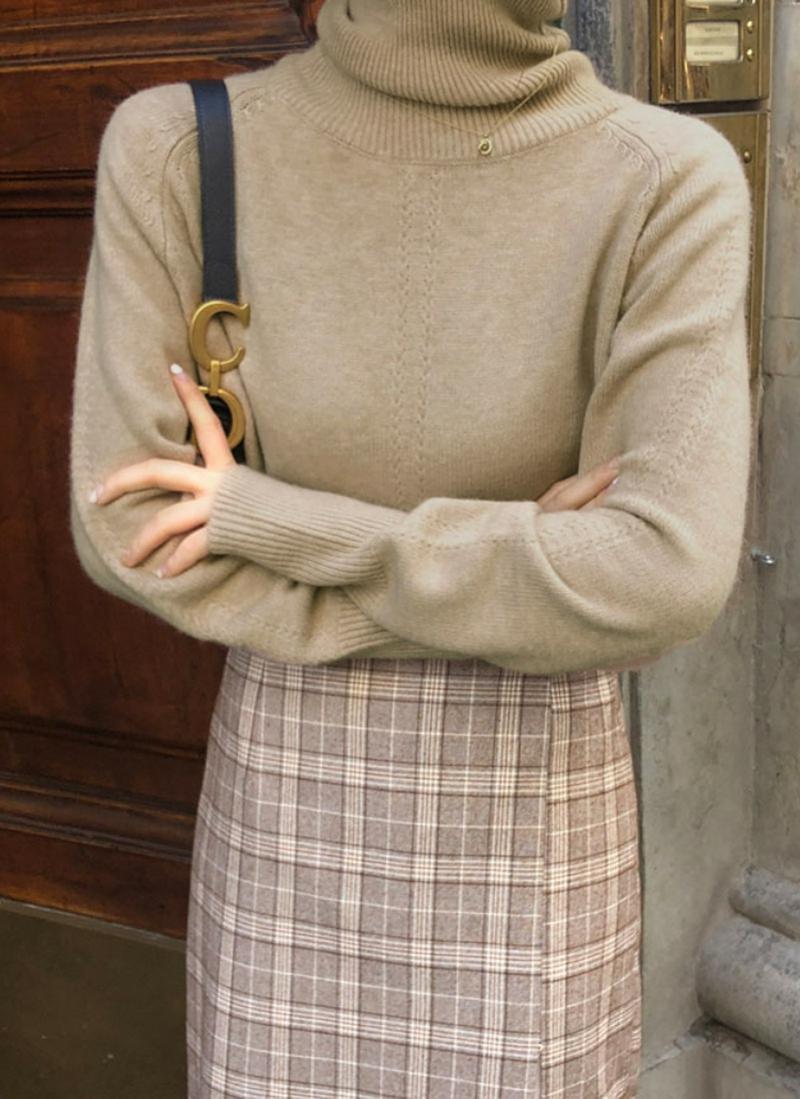 アンゴラミックスタートルネックニット