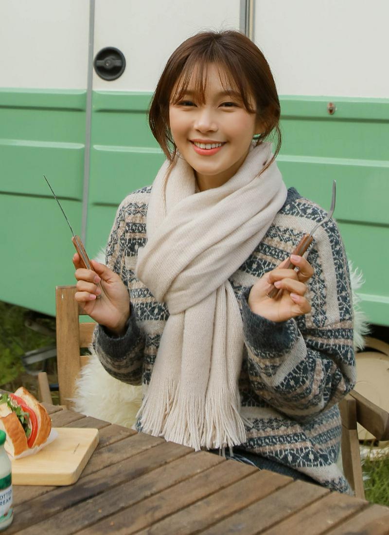 ジャガードVネックニット