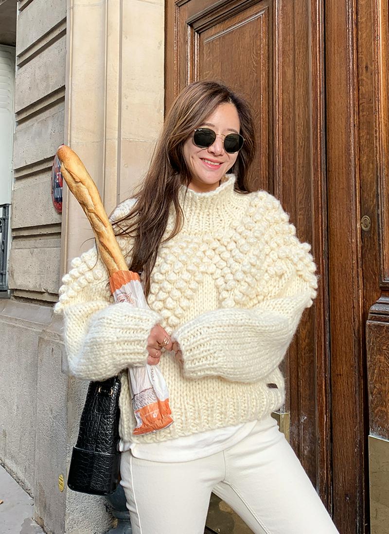 ボリュームポンポンニット