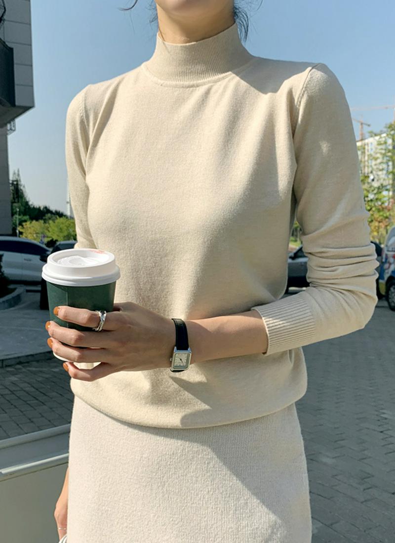 ハーフネックソフトニット