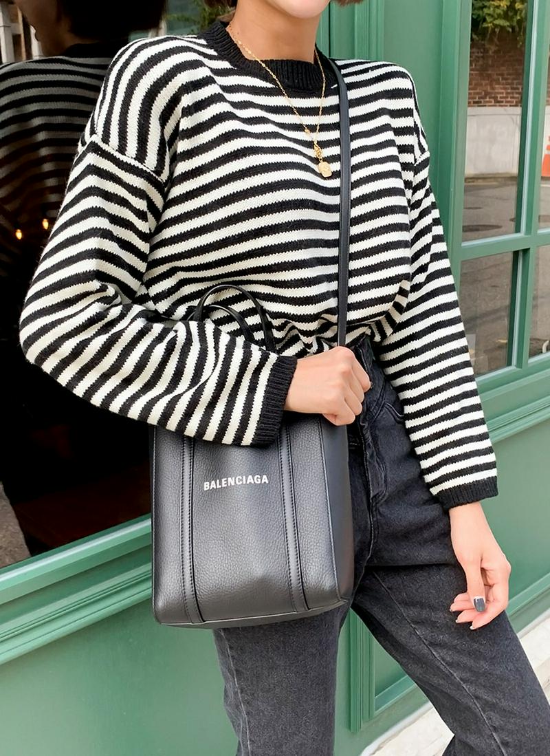 ボーダーアクリルニット