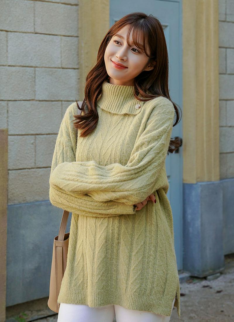 ボタンスリットタートルネックニット