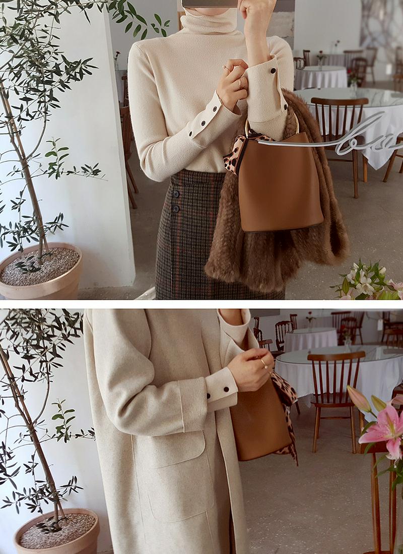 ボタンスリーブハイネックニット