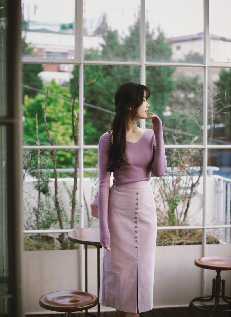 Vネックスリムニット