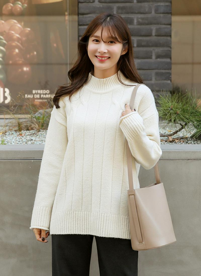 モックネックニット