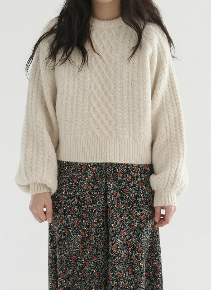 ボリュームスリーブケーブルニット