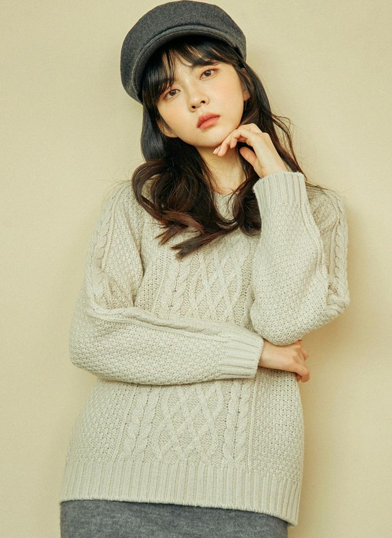 ケーブルパターンニット