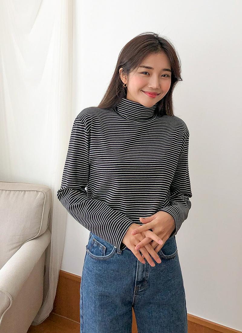 タートルネックボーダーTシャツ