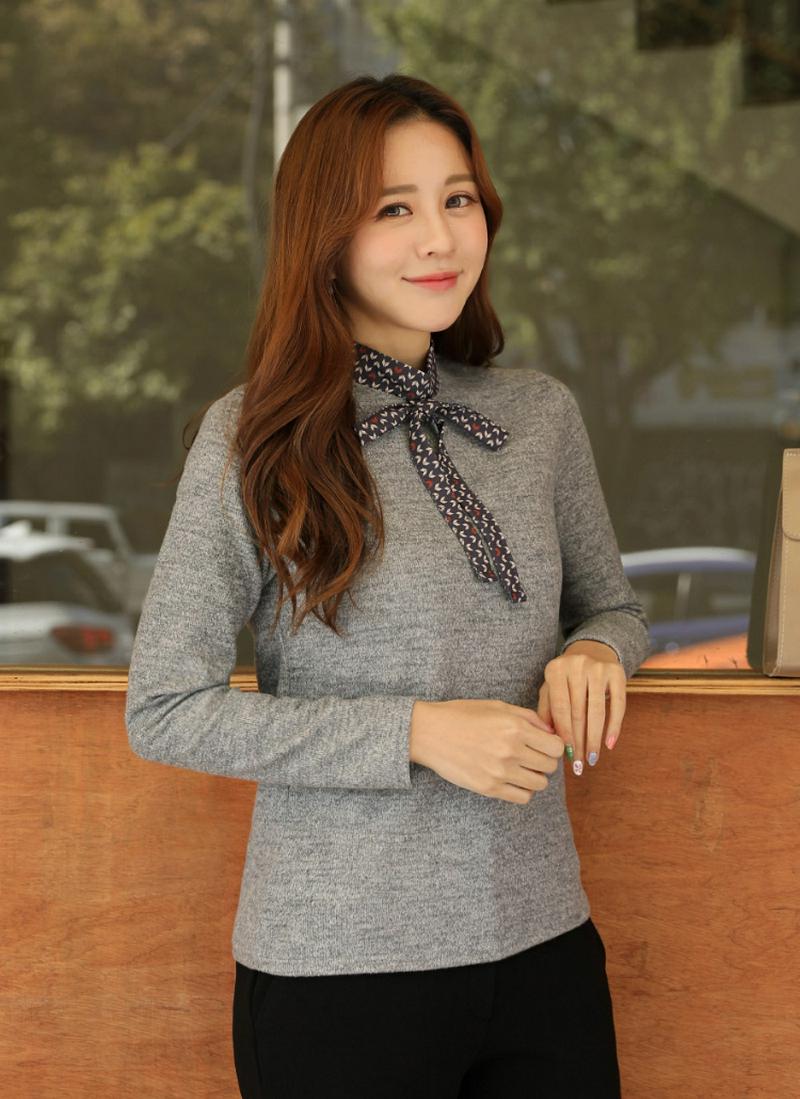 パターンリボンネックブラウス