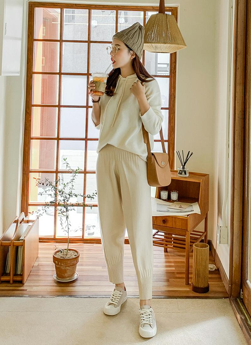 アクリル混ソフトニットフーディ